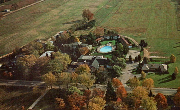Fidelmans Resort - Old Post Card (newer photo)